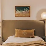 Lägenhet Sao Sebastiao - 1 Bedroom Oceanfront With Pool *